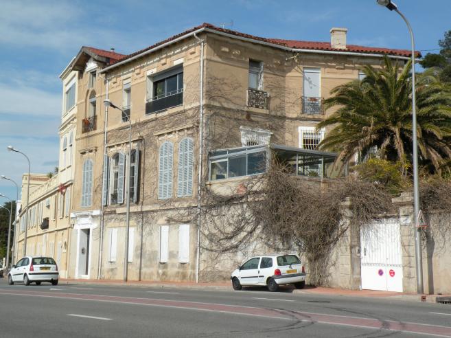  maison donnant sur la Corniche